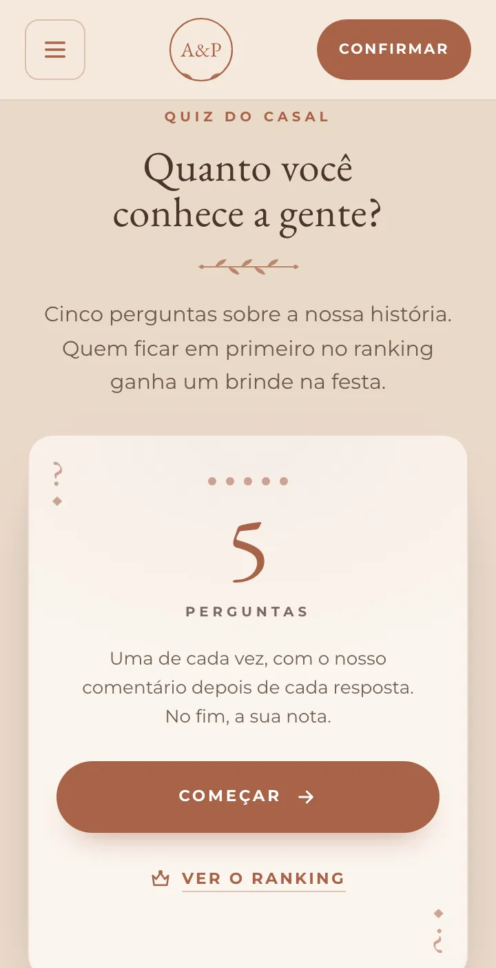 Abertura do quiz do casal no site: o título Quanto você conhece a gente, o texto com o brinde para o primeiro lugar, a carta com 5 perguntas e os botões Começar e Ver o ranking