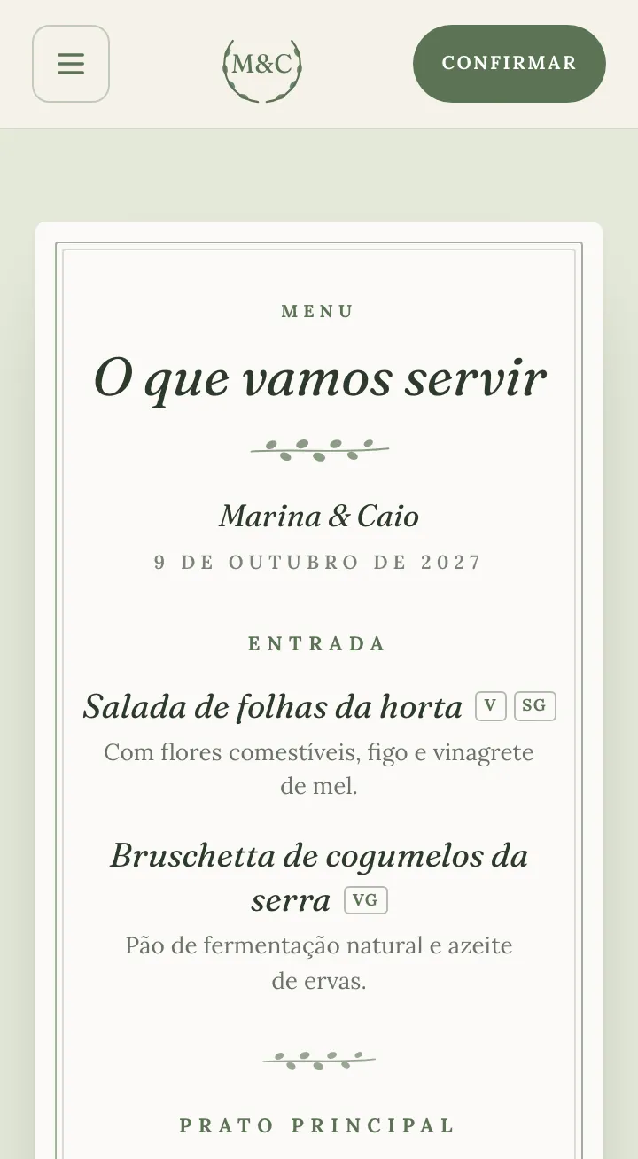 Cardápio da festa como menu impresso, com os nomes do casal, a data e os pratos de entrada com os selos de vegetariano, vegano e sem glúten